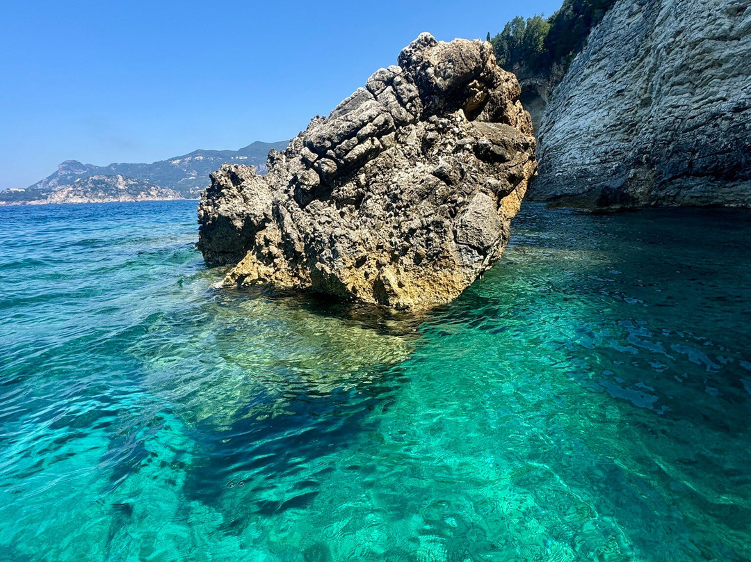 Dinos Boat Rentals-Paleokastritsa必去景点