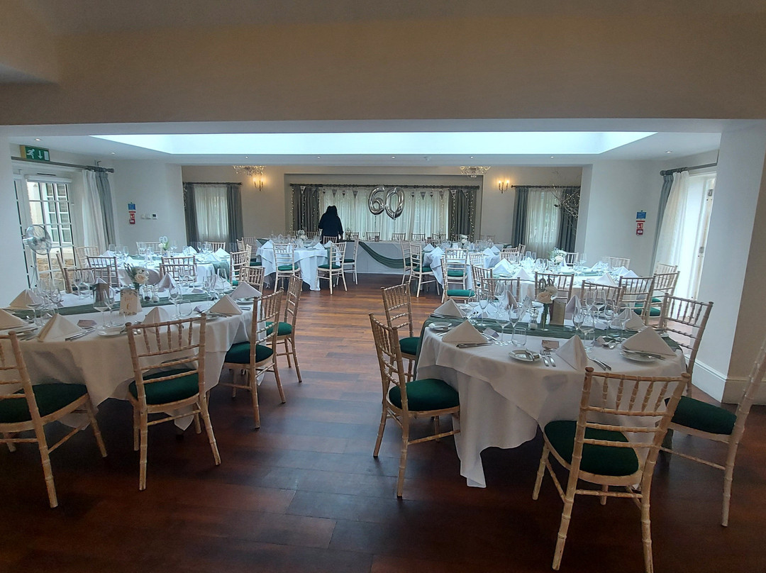 The Falcon Hotel主图