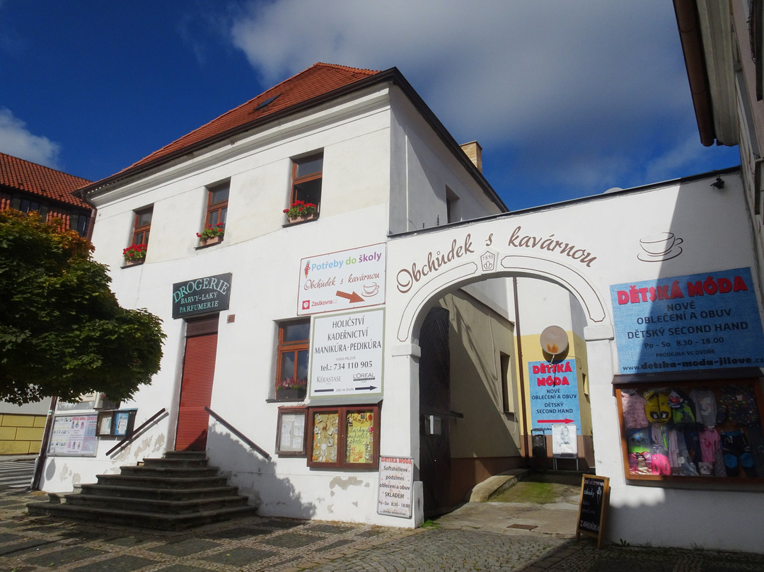 Obchůdek s kavárnou