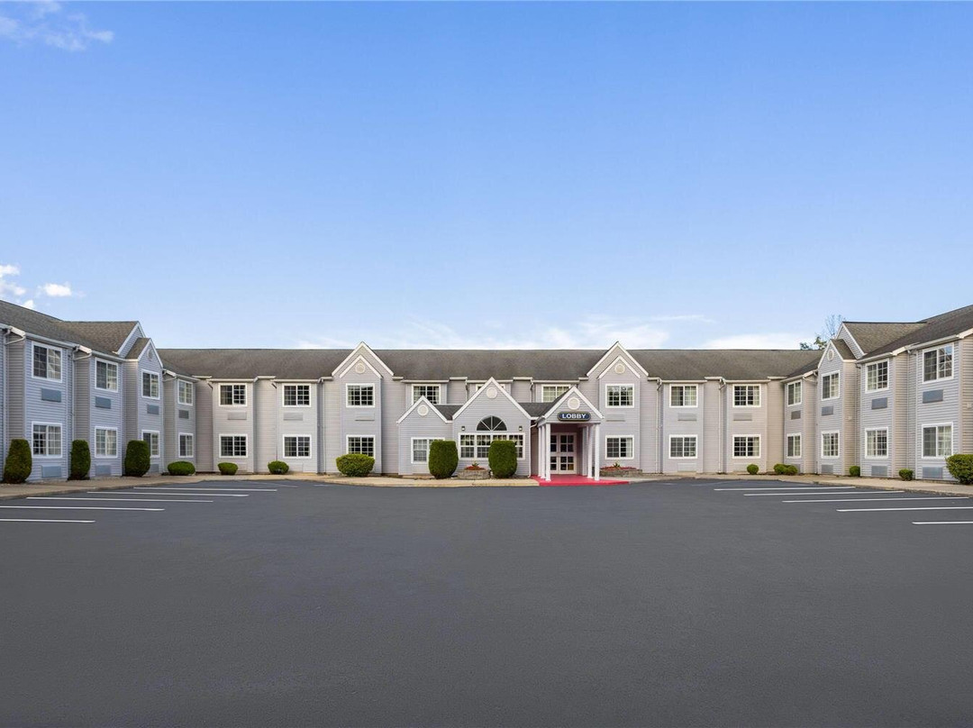 Latham酒店住宿-阿尔巴尼机场麦克罗特客栈