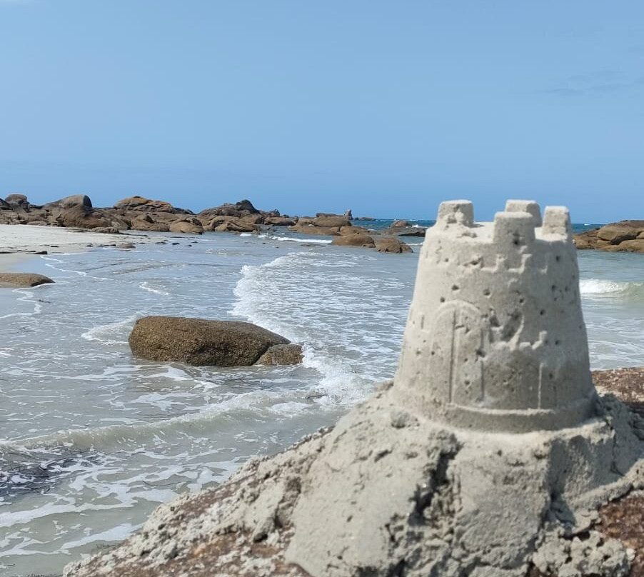 Plage de Boutrouilles-Kerlouan必去景点