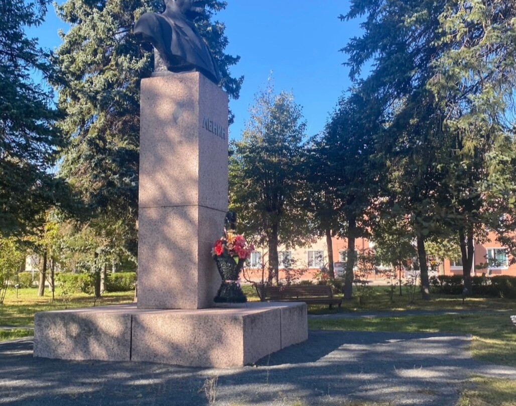 Bust of V. I. Lenin-Palekh必去景点