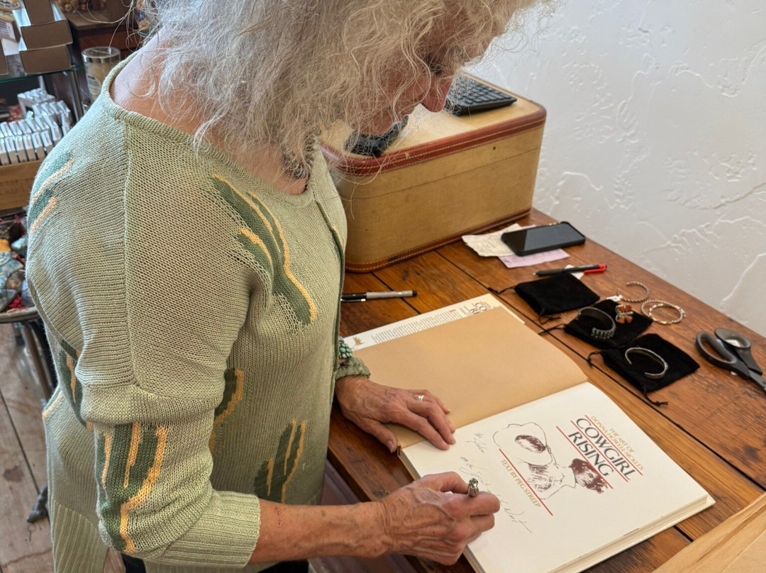 Davis & Blevins Main Street Gallery-Saint Jo必去景点