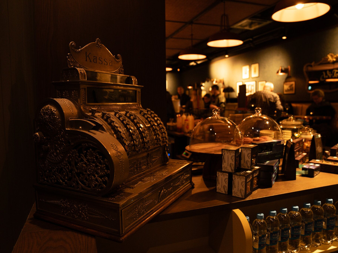 Wi-To Historical Café & Bar
