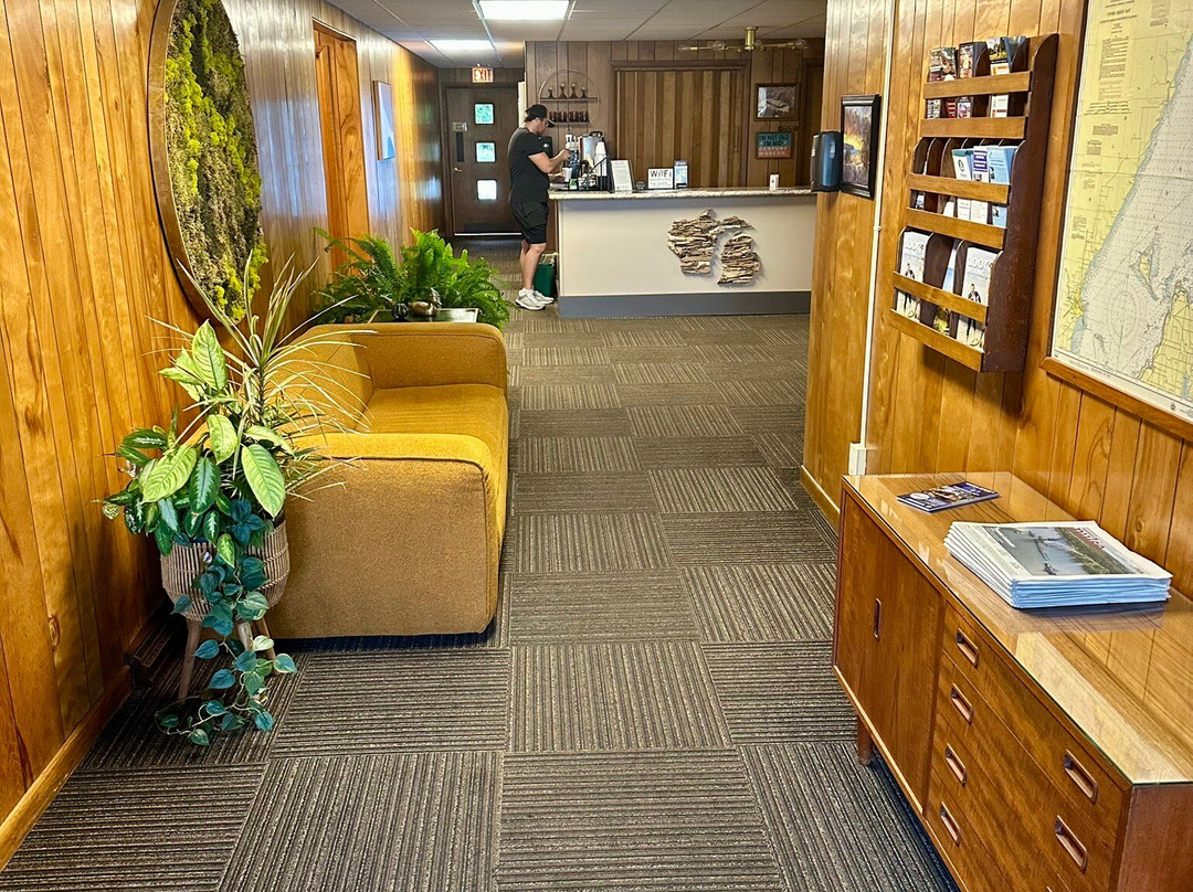 The Ellison Inn & Lounge主图