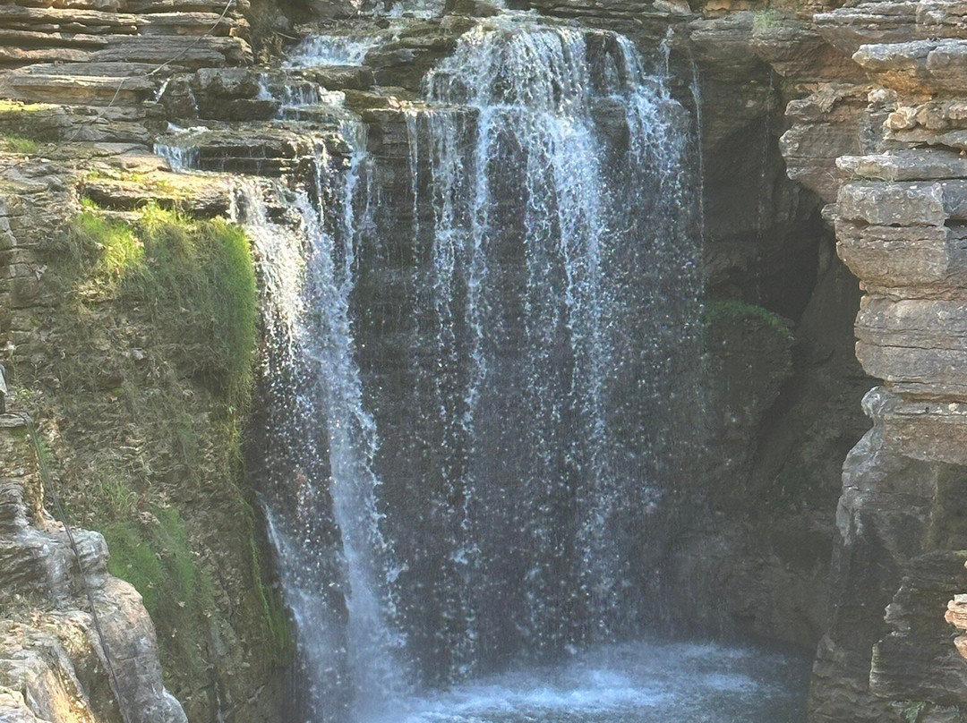 Lost Canyon Nature Trail and Cave-Ridgedale必去景点