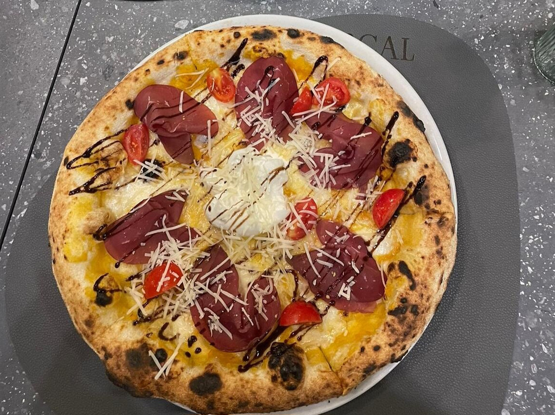 Local Pizzaurant Dugopolje