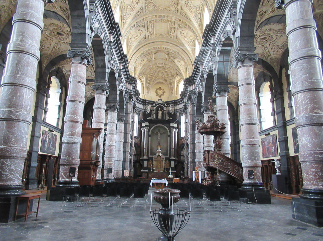 Eglise Saint-Loup-那慕尔必去景点