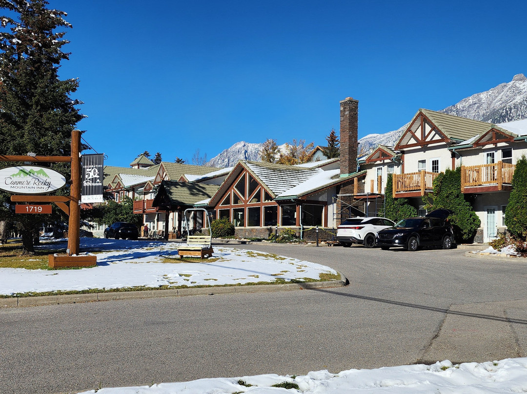 Canmore Rocky Mountain Inn主图