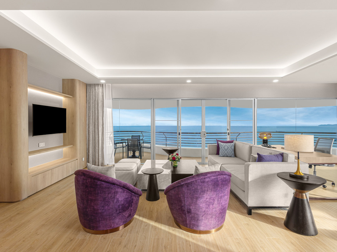 皇家悬崖盛大度假村主图