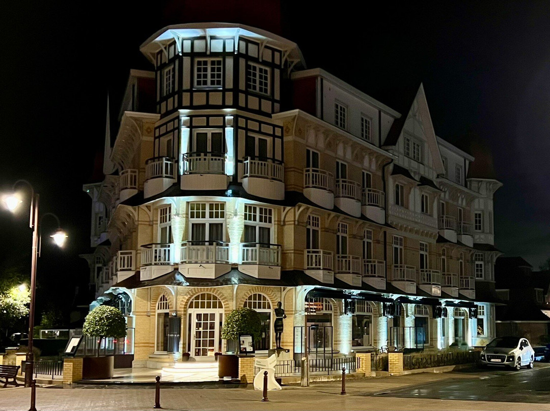 贝拉豪景园大酒店主图