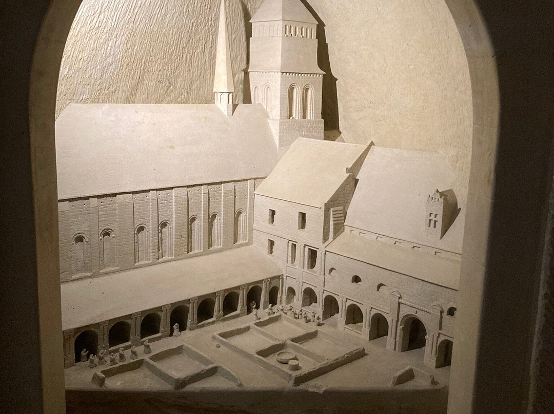 Pierre et Lumiere-梭缪尔必去景点