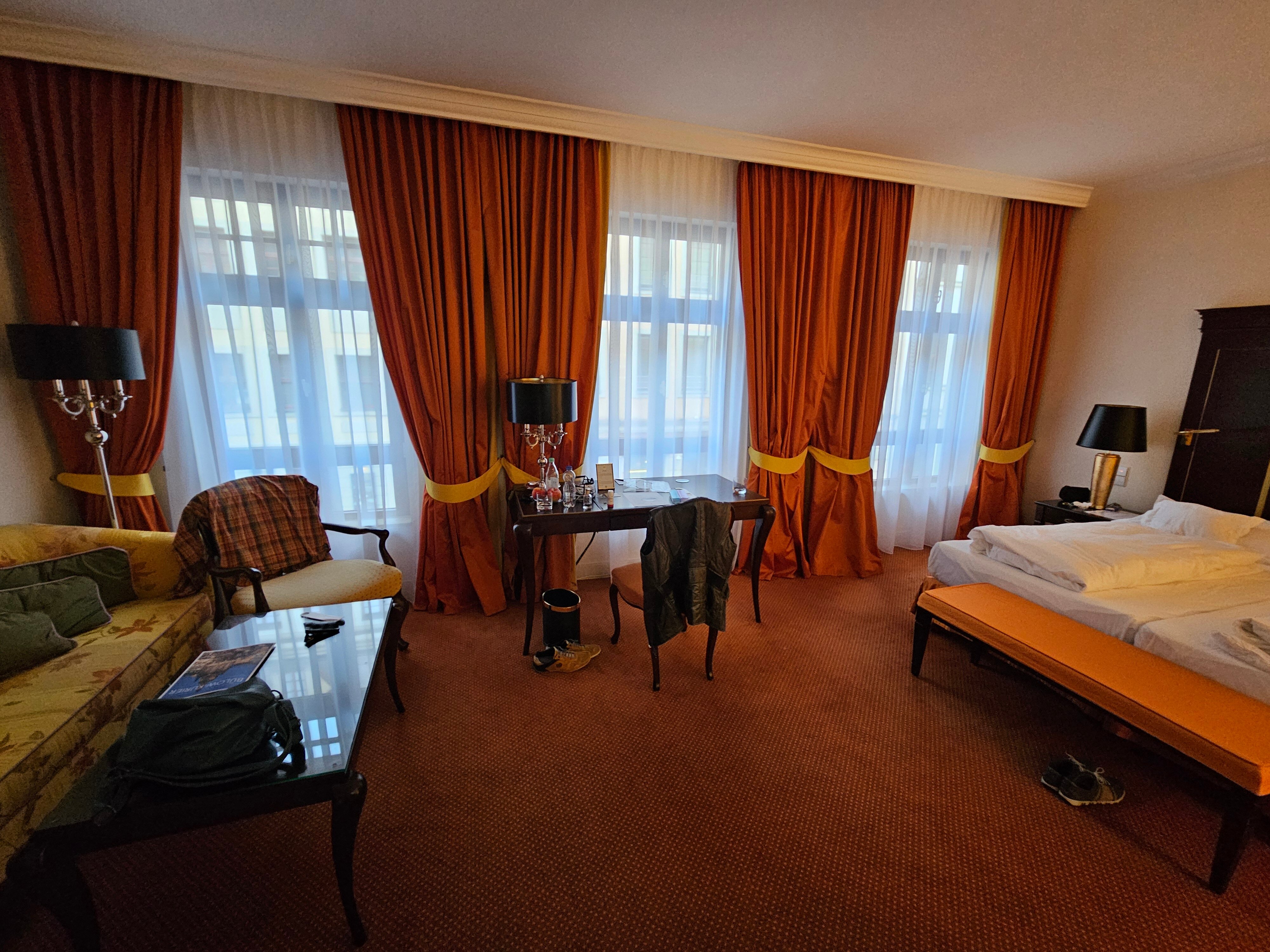 布洛皇宫公寓-客卧