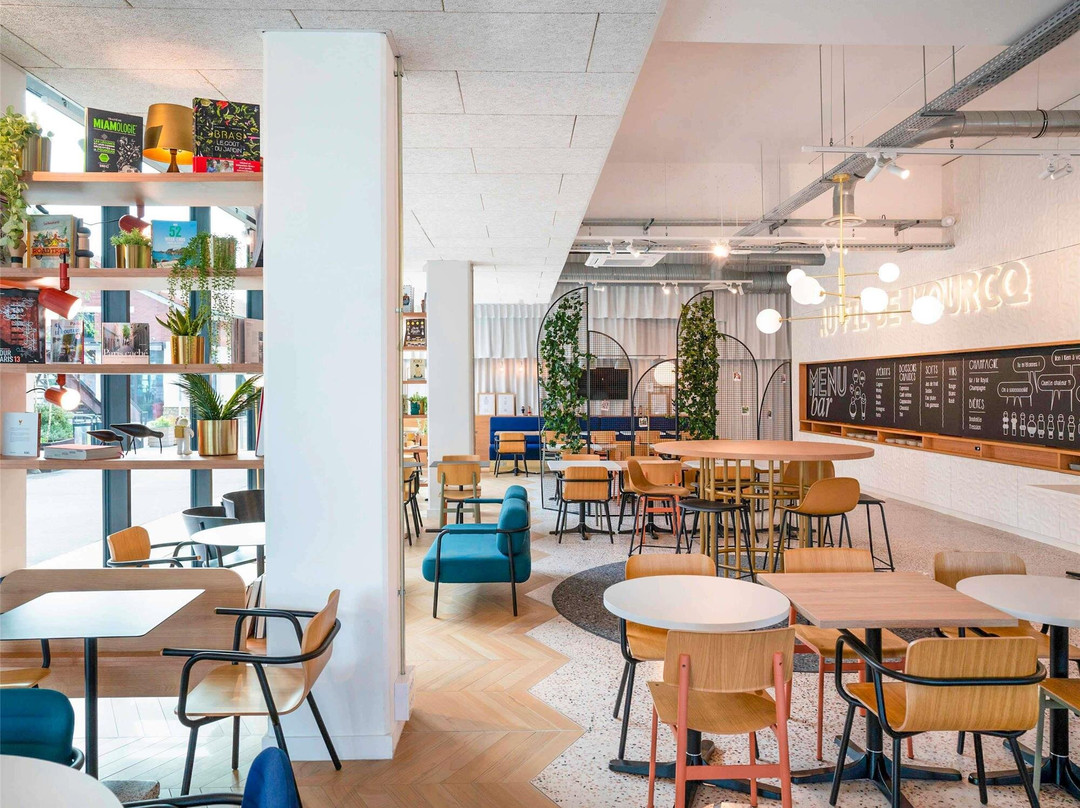 宜必思尚品巴黎罗曼维尔酒店主图