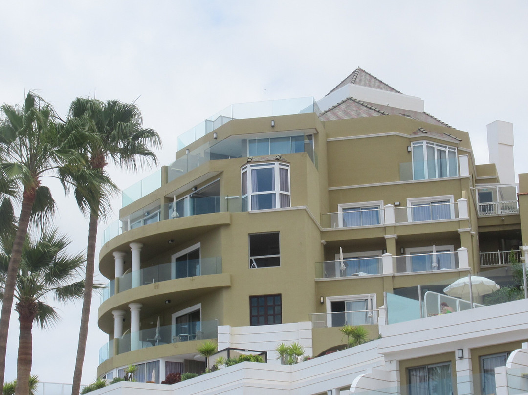 尼瓦利亚花园酒店主图