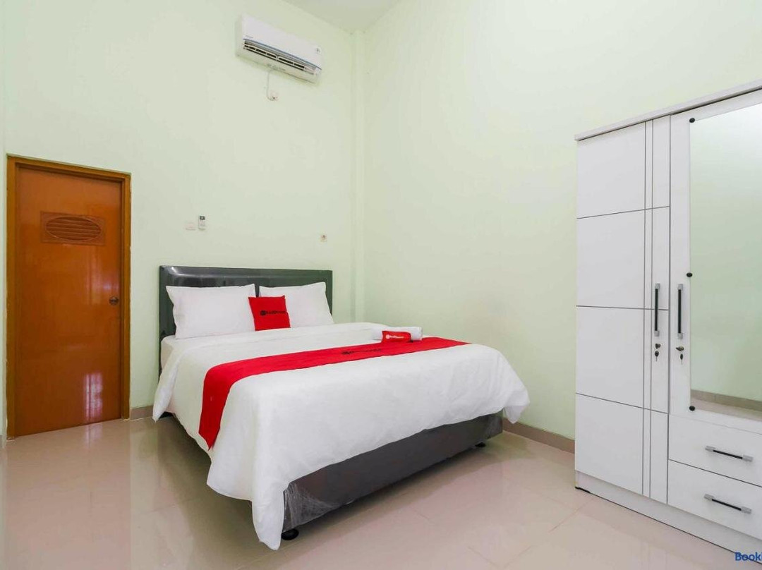 RedDoorz Syariah Near Rsud Dr HM Rabain Muara Enim