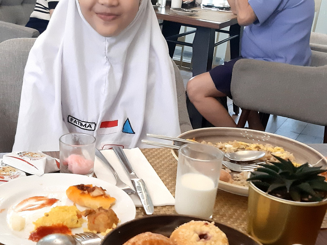 Whiz Luxe Hotel Spazio Surabaya主图