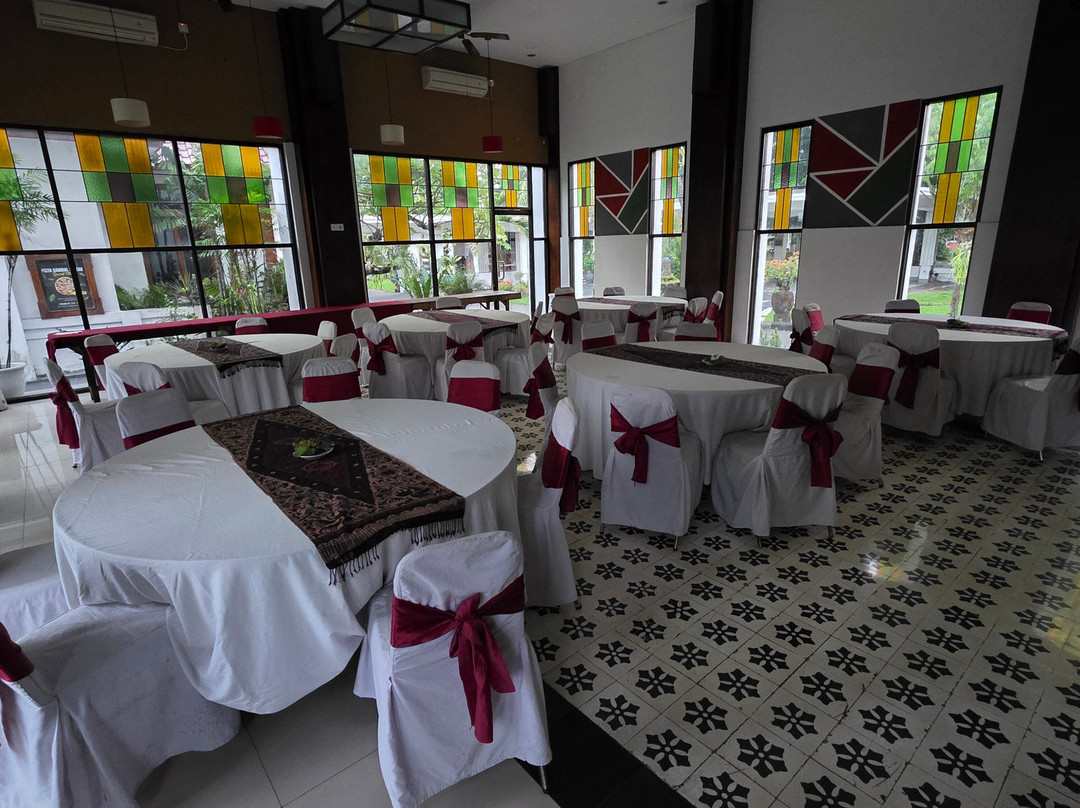 巴厘茵那商务酒店主图