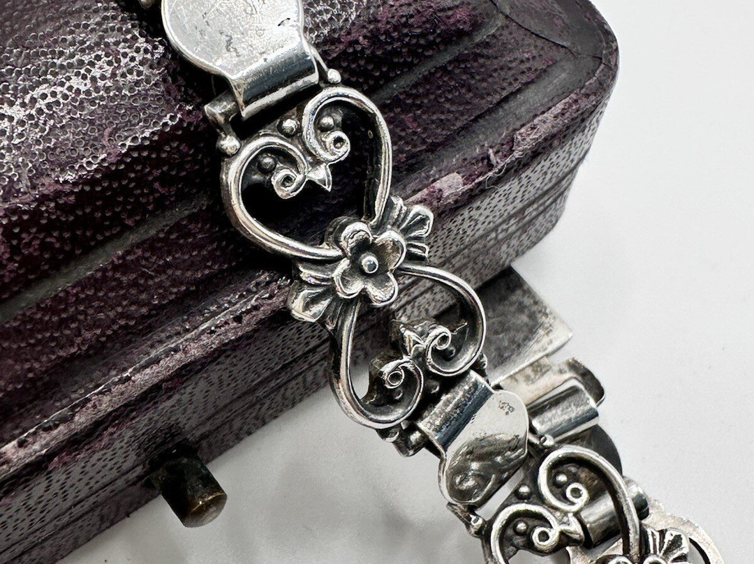 Antiques & Chic-哈洛必去景点