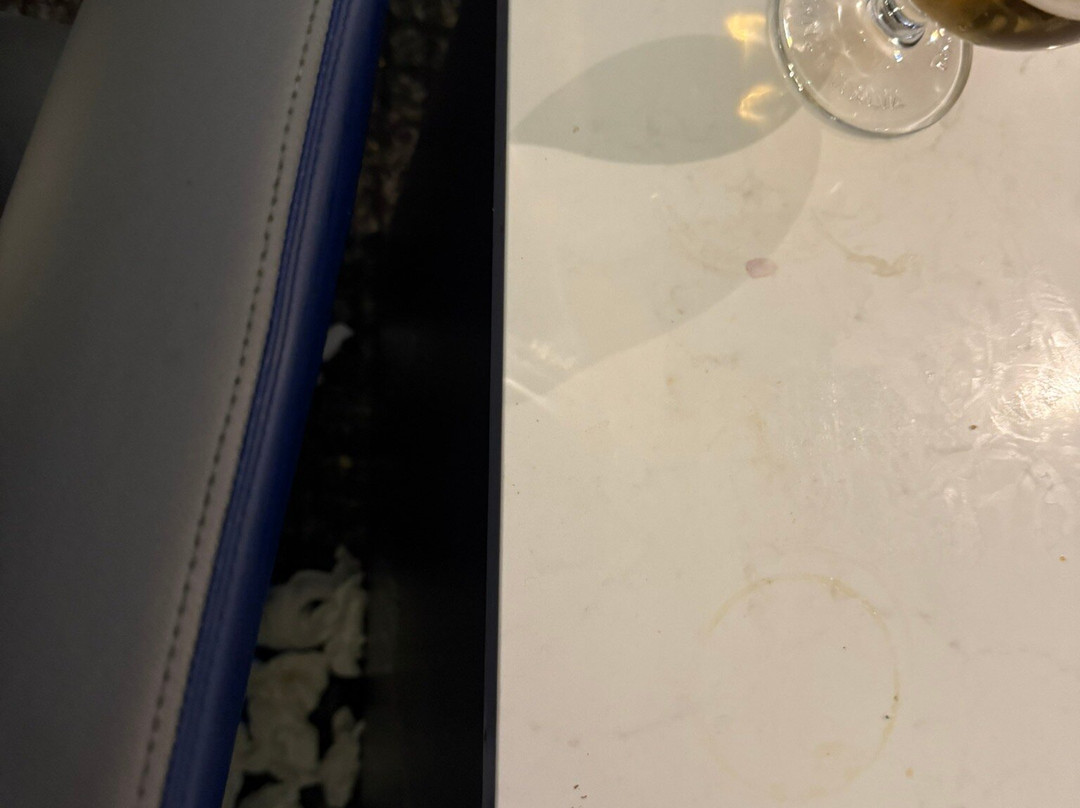 Plaza Premium Lounge Heathrow T5 Departures-伦敦必去景点