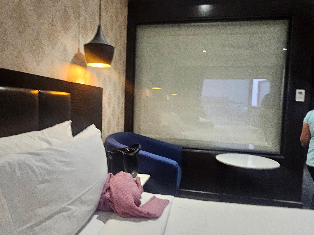 Hotel Saffron Crest主图