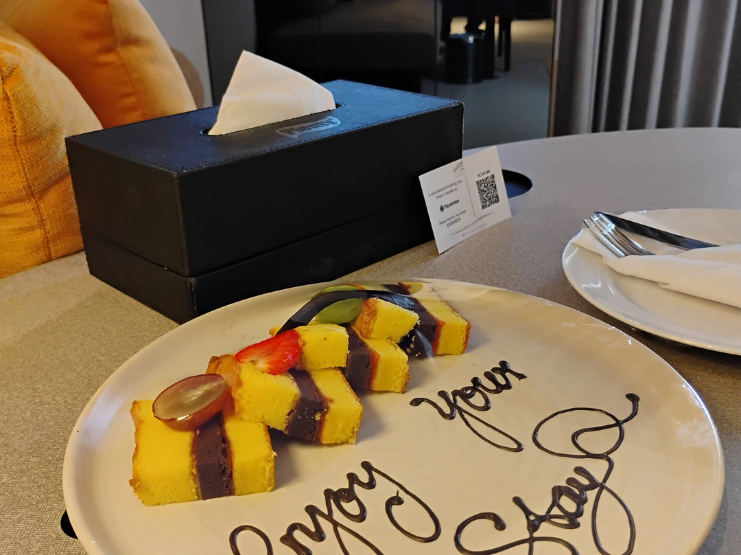 Whiz Luxe Hotel Spazio Surabaya主图