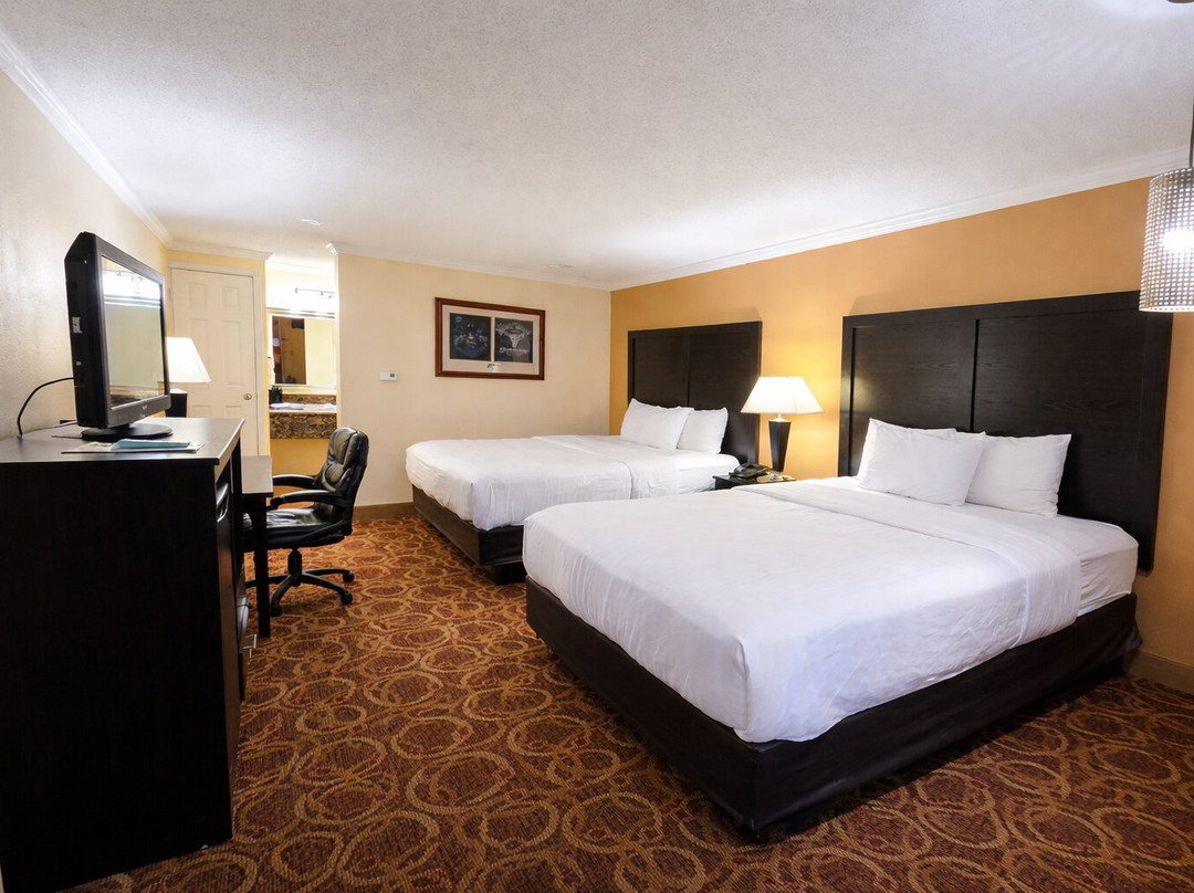 Sturgis Lodge and Suites, Travelodge by Wyndham主图