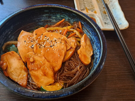 Yiyi Café & Korean Kitchen
