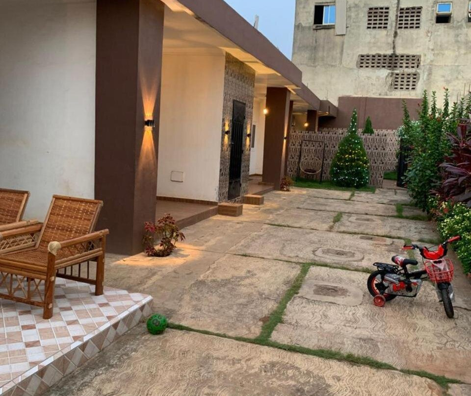 Okpèyèmi guest house