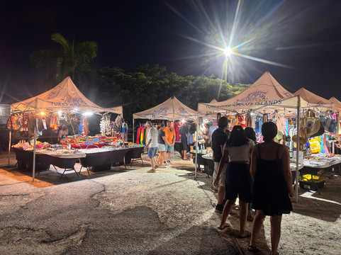 The Bight Fish Fry-普罗维登西亚莱斯必去景点