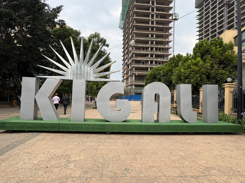 Piece of Uganda Safaris-恩德培必去景点