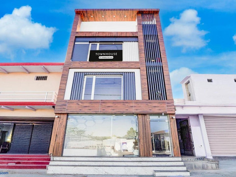 Super Townhouse Govardhan