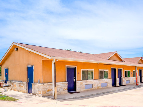 Atria Inn & Suites By Oyo, Jourdanton, TX