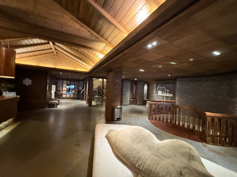 新瓦尔酒店主图