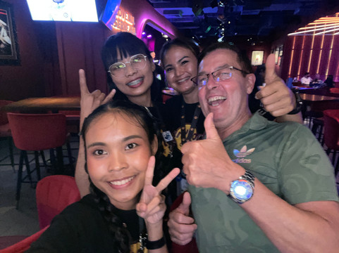 ฮาร์ด ร็อค คาเฟ่ หัวหิน