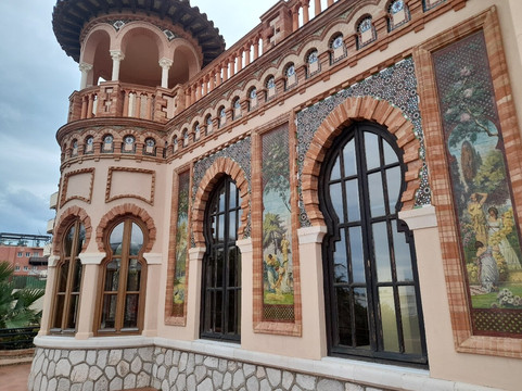 Casa de los Navajas-托雷莫里诺斯必去景点