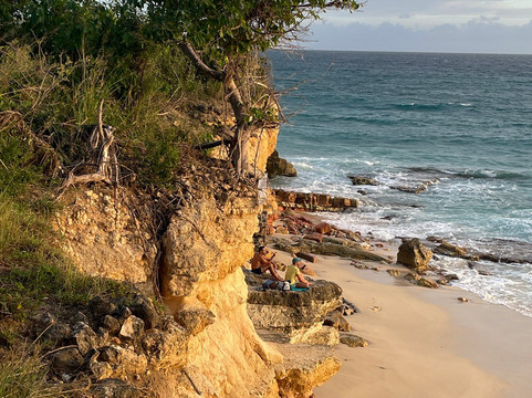 Dany's Beach Bar-Cupecoy Bay必去景点