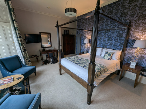 兰彼得猎鹰谷酒店主图