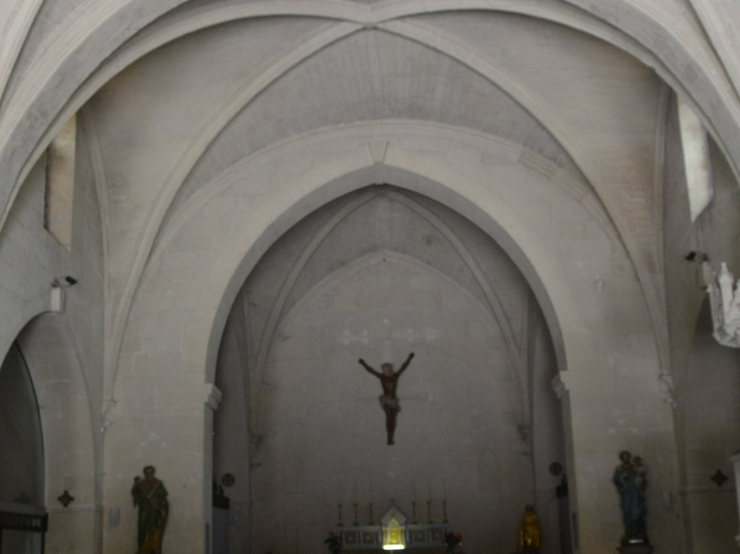 Eglise Catholique Saint Pierre Es-liens-Fontvieille必去景点