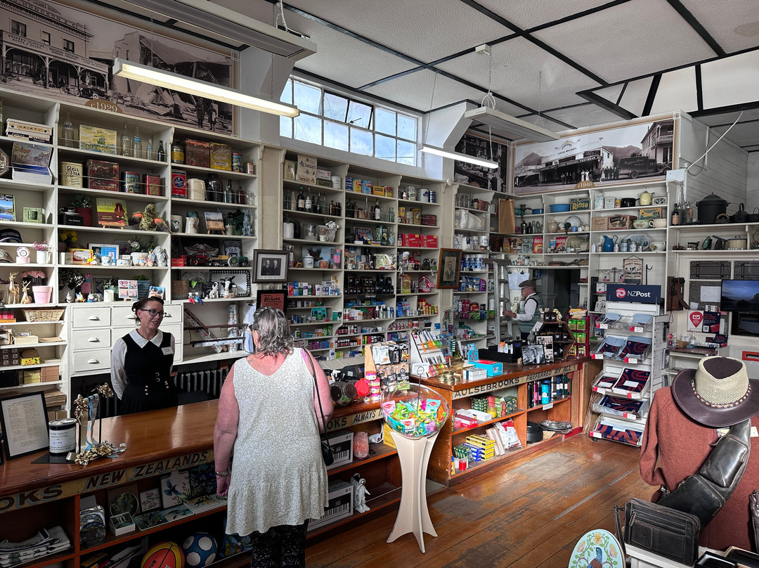 H Hodgsons & Co General Store