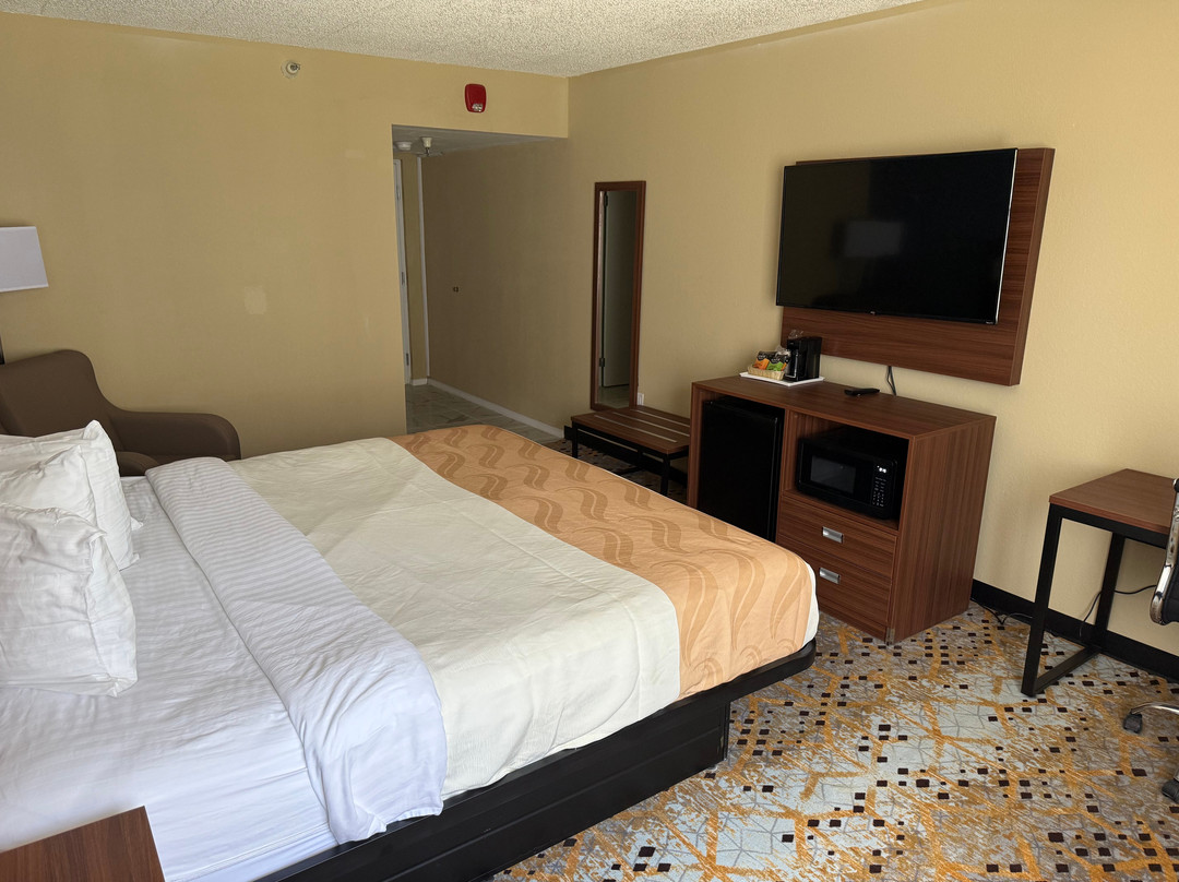 Holiday Lodge Hotel & Conference Center