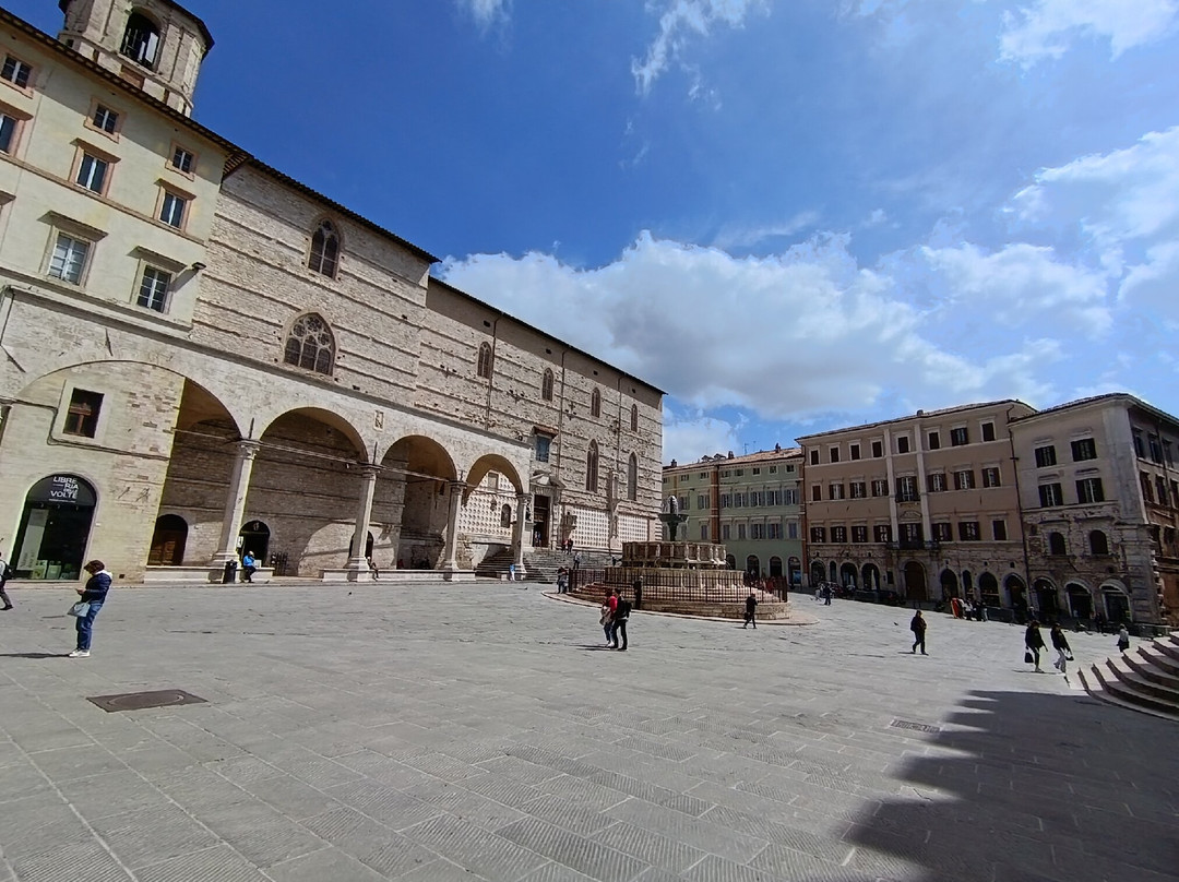 Piazza IV Novembre-佩鲁贾必去景点