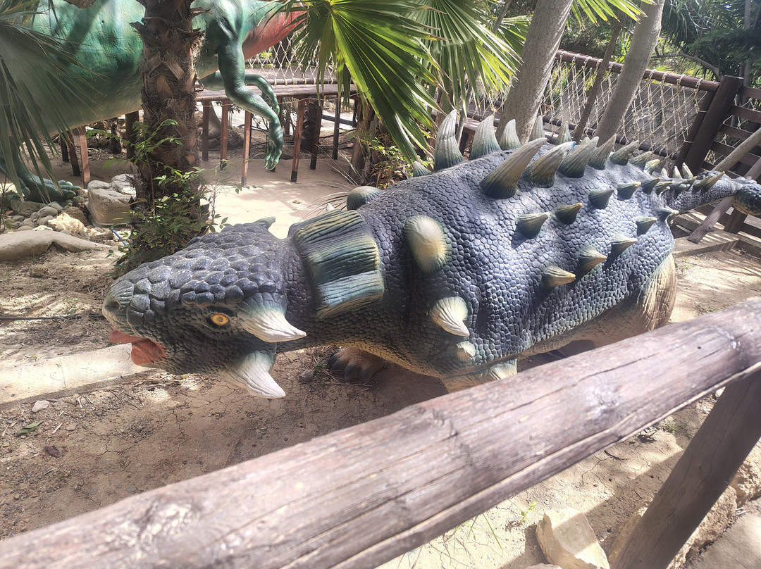 Dinosauria Park-Gournes必去景点