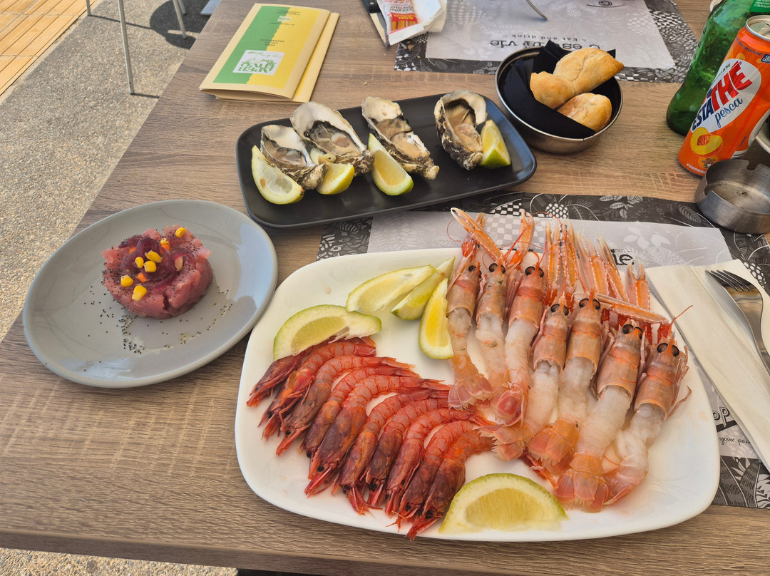 C'est La Vie Food & Drink
