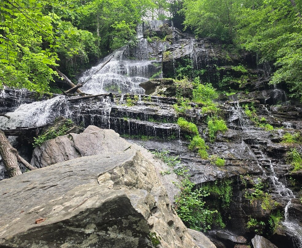 Issaqueena Falls-Walhalla必去景点