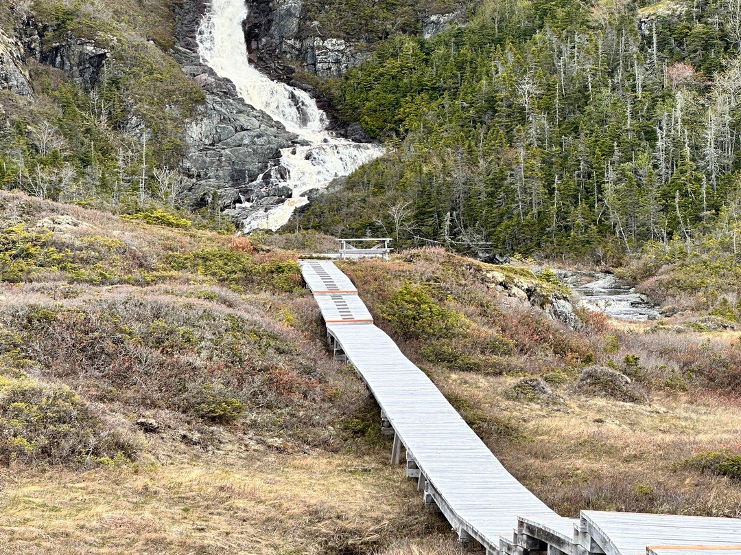 Barachois Falls Hiking Trail-Burnt Islands必去景点
