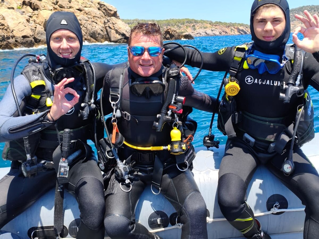 Cala Pada Diving Center Ibiza-圣欧拉利娅尔德里奥必去景点