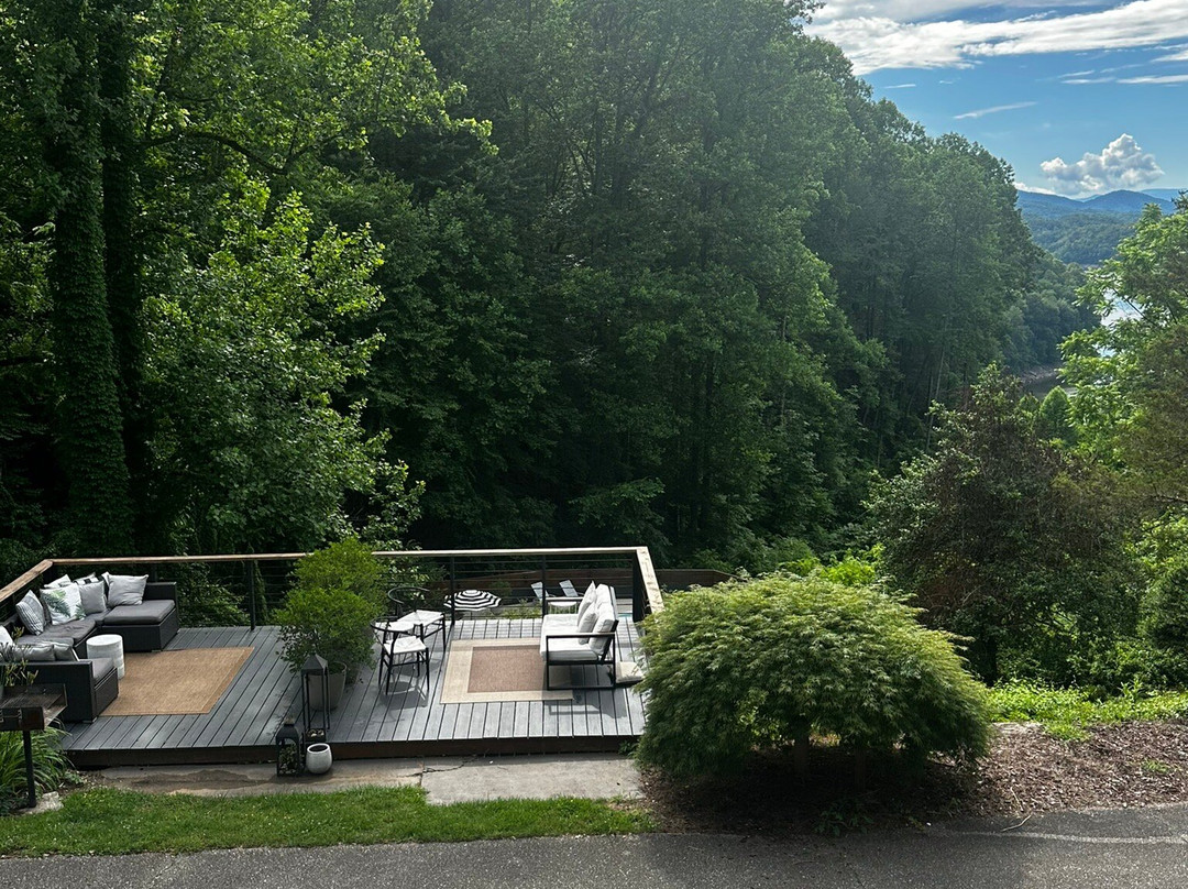 Lakeview at Fontana Inn & Treetop Soaking Cabanas主图