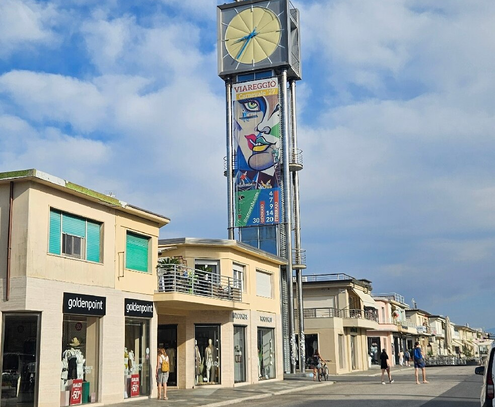蒂雷尼亚酒店主图