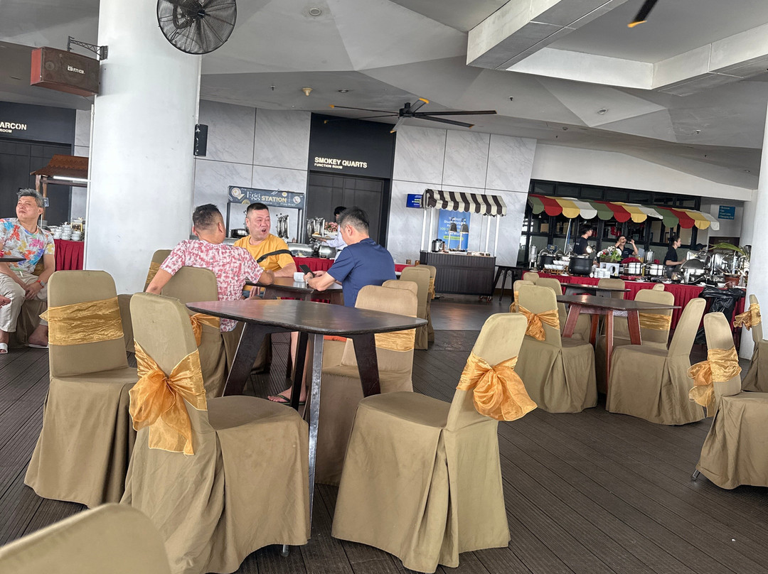 金色郁金香酒店-坤甸主图
